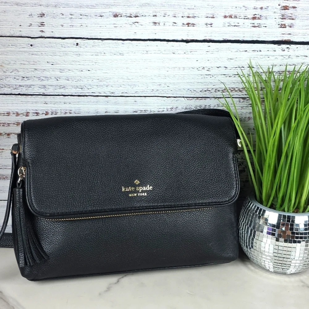 KATE SPADE BLACK‎ PEBBLED LEATHER FLAP SHOULDER CRPSSBODY BAG GUC